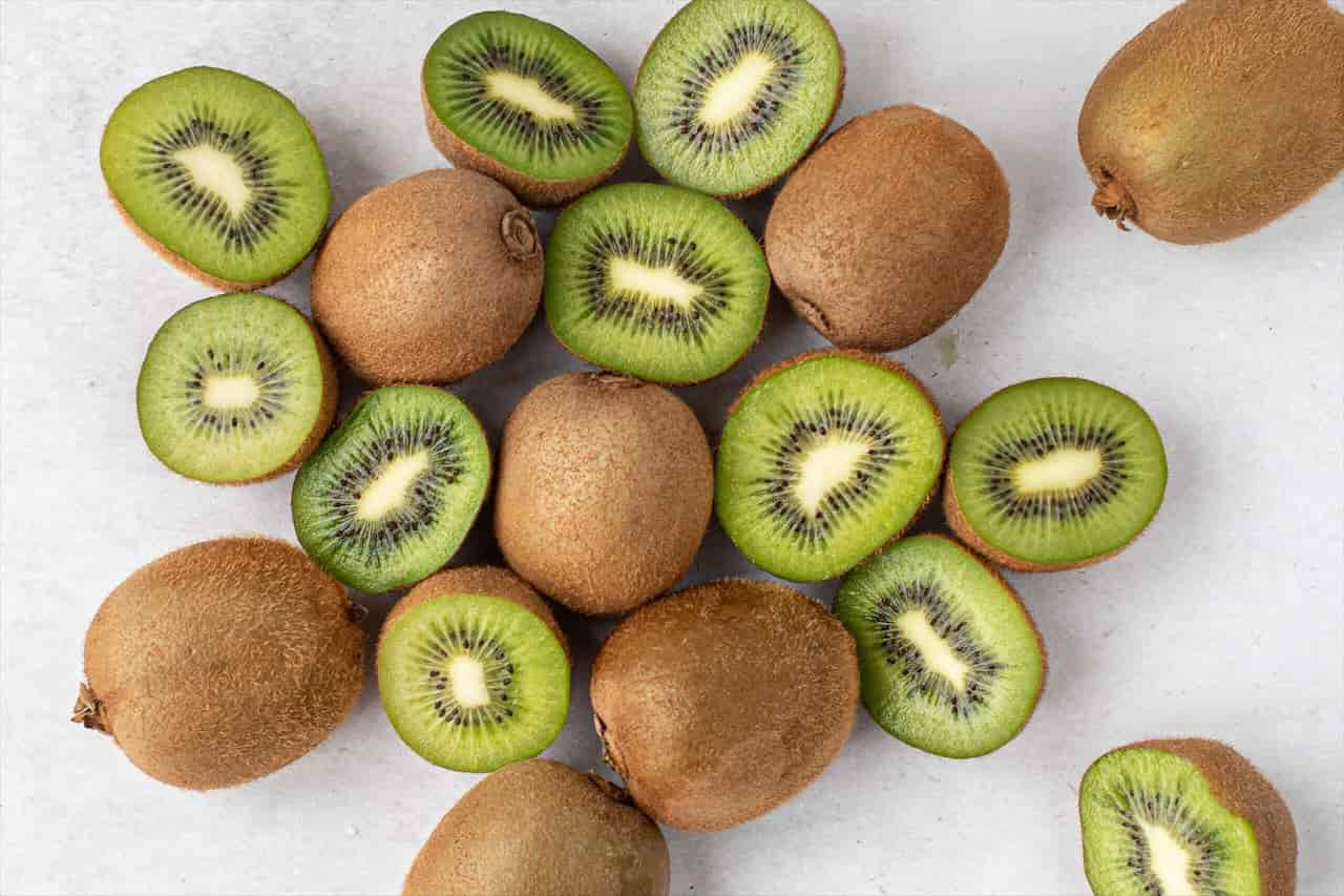 what-happens-if-you-eat-a-kiwi-a-day-here-are-the-benefits-breaking