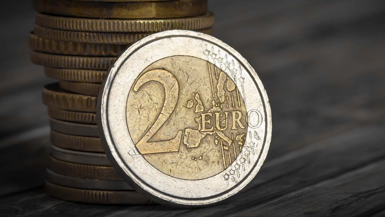 Hai la moneta da 1 euro con la croce? Ecco quanto vale, pazzesco