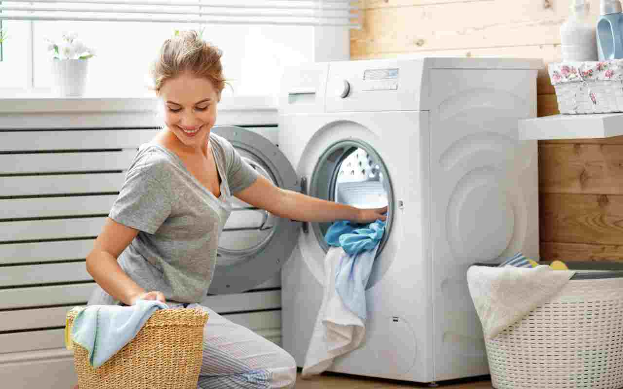 vestiti ristretti in lavatrice