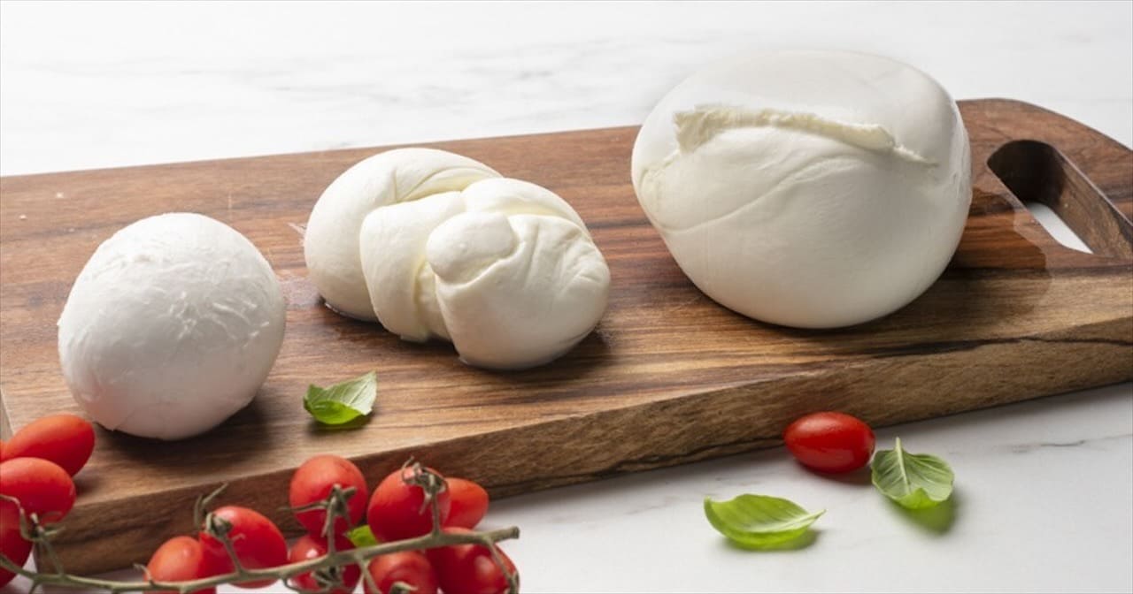 Eating Expired Mozzarella: This Is What Happens To Our Body