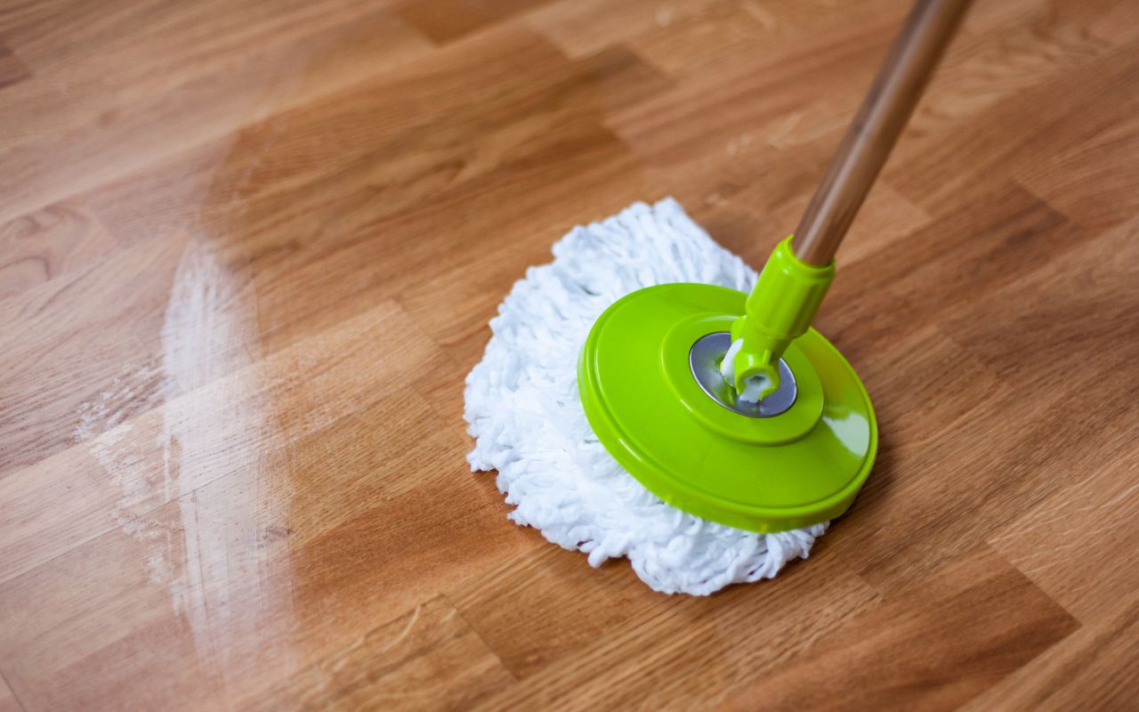 pulire i pavimenti senza secchio