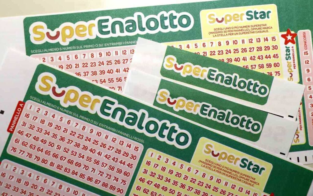 6 al SuperEnalotto: ecco fino a quanto puoi vincere veramente E' un tipo di lotteria ad estrazione che non presenta una forma