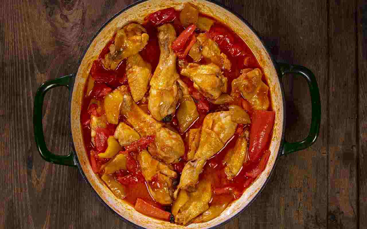 In cucina con Luca Pappagallo: pollo con i peperoni - Il Dunque