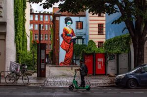 La capitale europea della street art: un tour tra murales e graffiti spettacolari