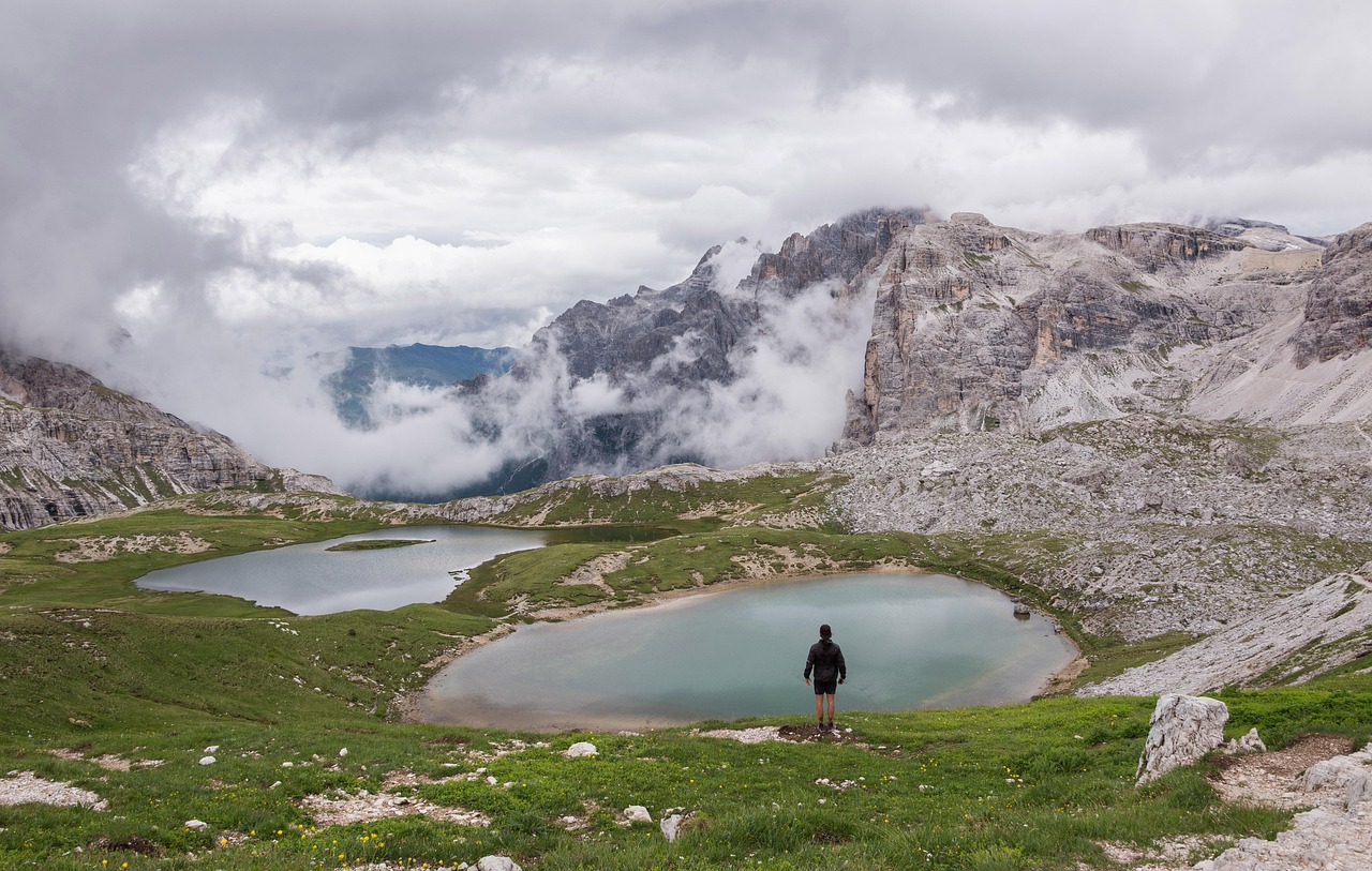 Laghi alpini incantevoli, ideali per scatti fotografici suggestivi e magici.