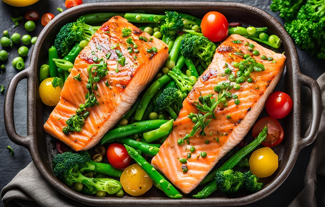 Alimenti ricchi di omega-3, come pesce, noci e semi, per il benessere del cuore.