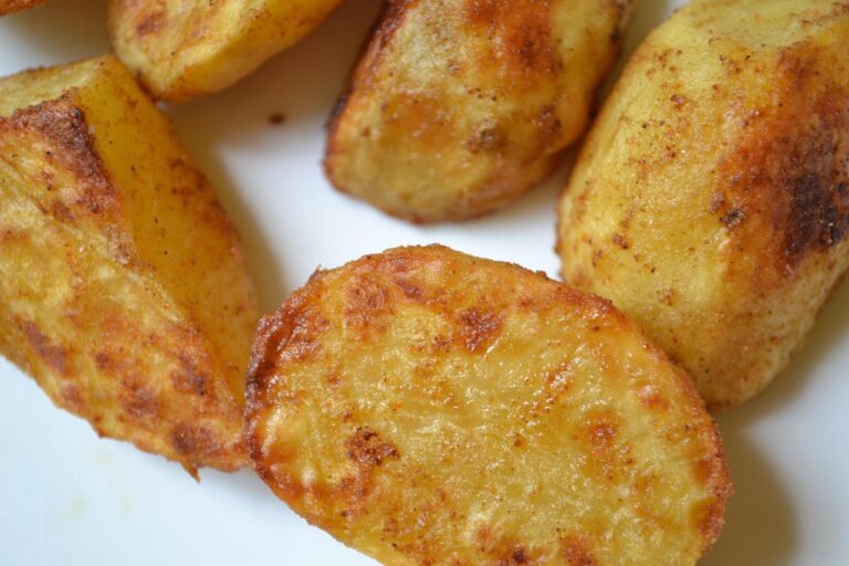 Patate al forno: il segreto che pochi conoscono per renderle croccanti fuori e morbide dentro