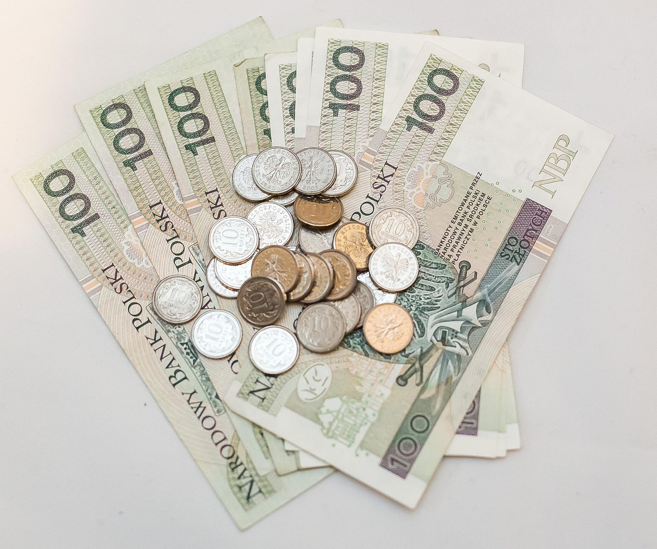 Grafico che illustra i requisiti e gli importi della pensione di vecchiaia nel 2026.