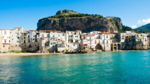 Vivere in un'isola italiana: ecco i costi reali e i borghi migliori
