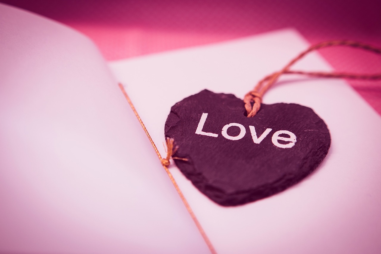 Frasi romantiche per augurare buonanotte al proprio amore, 14 aprile 2026.