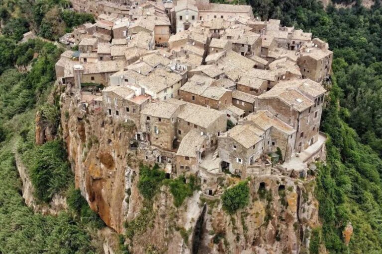 Il borgo nascosto che sorprende chiunque lo scopra per caso